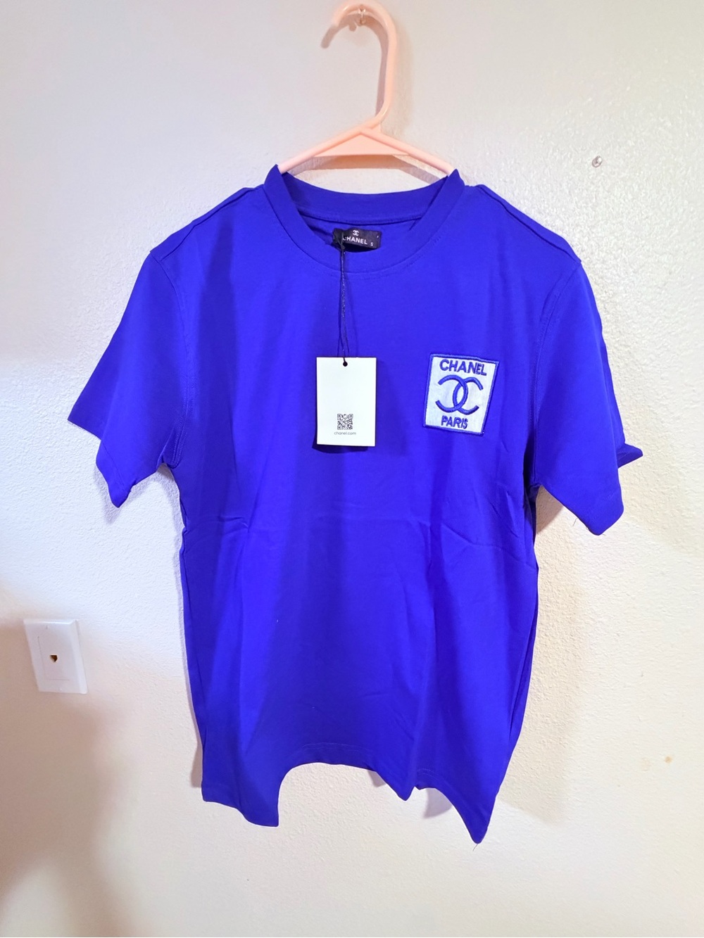 CHANEL Kids Bright Royal Blue Logo Patch Tee